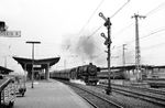 043 167 (44 1167) fährt mit dem leeren Erzzug Gag 57501 aus dem Bahnhof Rheine. (31.05.1974) <i>Foto: Helmut Röth</i>