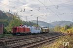 212 079 der Hammer Eisenbahnfreunde überführt 220 015 zur Lackierung nach Siegen in Letmathe. (24.10.2019) <i>Foto: Joachim Schmidt</i>