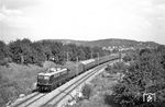 E 10 180 (Bw Heidelberg) mit E 248 bei Karlsruhe-Durlach. (06.09.1959) <i>Foto: Helmut Röth</i>