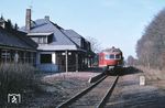 517 006 und 517 002 sind als N 5673 nach Wiesbaden im Hp Eiserne Hand eingetroffen, mit 420 m höchstgelegener Bahnhof des Taunus. (20.03.1981) <i>Foto: Prof. Dr. Willi Hager</i>