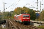 Neben letzten Planleistungen wie den IC 2023/2024 verdient die Baureihe 120 ihr Gnadenbrot vor den "Personenzüge für besondere Zwecke" (PbZ). Einen solchen (PbZ 2470) hat hier 120 134 in Wuppertal-Sonnborn am Haken. (30.10.2019) <i>Foto: Wolfgang Bügel</i>