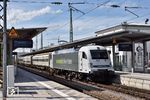RailAdventure 182 500, die sich auf Versuchs- und Überführungsfahrten neuer Schienenfahrzeuge spezialisiert haben, mit einem firmeneigenen Güterzug in Rosenheim. (08.08.2019) <i>Foto: Zeno Pillmann</i>