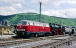 V 160 003 und 41 360 vor dem historischen Rheingoldzug im Bahnhof Betzdorf. (22.05.1986) <i>Foto: Joachim Bügel</i>