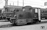 Kö 0254 (Gmeinder, Baujahr 1936) wurde am 13.03.1937 an die Deutsche Reichsbahn ausgeliefert und am 5. Mai 1937 abgenommen. Die hier im Bw Heidelberg angetroffene Kleinlok wurde am 30.10.1967 beim Bw Mannheim ausgemustert und anschließend an das Margarinewerk Saar Gebr. Fauser in St. Ingbert verkauft, wo sie noch 10 Jahre im Einsatz stand. (11.07.1964) <i>Foto: Helmut Röth</i>