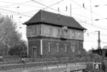 Das mechanische Wärterstellwerk "Heg" (Bauart Jüdel), Inbetriebnahme 1915, in Hamburg-Harburg.  (16.05.1974) <i>Foto: Benno Wiesmüller</i>
