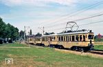 Anlässlich der Elektrifizierung der Strecke Mannheim–Heidelberg erfolgte 1928 die Lieferung von insgesamt 21 Halbzügen. Bei den Halbzügen handelte es sich jeweils um einen vierachsigen Triebwagen und gleichartigen vierachsigen Steuerwagen, die mittels einer Kurzkupplung fest verbunden waren. Zwischen den Wagen war ein Übergang für den Schaffner vorhanden. Sie trugen die Betriebsnummern 21/22 bis 61/62 und verfügten über zweimal 29 Sitzplätze. Zur flexiblen Zugbildung war es möglich, zwei Halbzüge zu einem Ganzzug zu kuppeln und beide Triebwagen dieses Zuges von einem Führerstand aus zu steuern. Die Halbzüge verrichteten bis zum 2.?März 1974 ihren Dienst. Der Halbzug 45/46 (Foto) blieb erhalten und wurde 1990 in einen Salonwagen umgebaut; Halbzug 47/48 (hier an 2. Stelle bei einer Sonderfahrt in Viernheim) dient heute für ihn als Ersatzteilspender. (09.08.1986) <i>Foto: Helmut Röth</i>