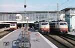 In München Hbf warten 120 005 vor IC 621 "Wetterstein" und 103 102 vor IC 564 nach Hannover, daneben steht 103 165. (22.03.1981) <i>Foto: Prof. Dr. Willi Hager</i>