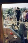 Fahrradverladung auf eine Transportlore der HHA im Bahnhof Wandsbek-Gartenstadt. (09.1961) <i>Foto: Uwe Jens Jansen</i>