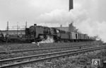 50 2357 vom Bw Schwerte/Ruhr passiert mit einem Güterzug das Bw Hamm. (1952) <i>Foto: Robin Fell</i>
