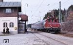 Und dann kam doch eine der Stammloks, 169 003, die rund 70 Jahre auf der Ammertalbahn eingesetzt war, aufgenommen vor N 6603 in Grafenaschau. (23.03.1981) <i>Foto: Prof. Dr. Willi Hager</i>