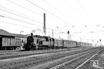 78 399 (Bw Friedberg) fährt mit P 1781 in Butzbach ein. Planmäßig sind in dem Zug Wagen für Expressgut- und Postsendungen eingestellt. (03.04.1965) <i>Foto: Helmut Röth</i>