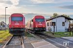 ÖBB 2016 060 wird im Bahnhof Braunau/Inn von ÖBB 2016 072 mit einem Personenzug nach Ried überholt. (18.10.2019) <i>Foto: Joachim Schmidt</i>
