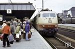 Klassenfahrt mit IC 515 "Senator" nach München, der mit 103 241 in Koblenz Hbf eintrifft. (1982) <i>Foto: Reinhold Palm</i>