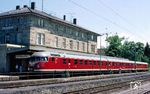 Ein weiterer Sonderzug zum Streckenjubiläum war der VT 08 520, der hier als Et 20803 nach Crailsheim im Bahnhof Ellwangen Station macht. (29.06.1986) <i>Foto: Wolfgang Bügel</i>