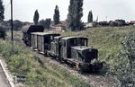 Der mit Trauerflor geschmückte letzte Zug der Steinhuder Meer-Bahn mit den Dieselloks 102 und 101. (18.08.1970) <i>Foto: Dieter Junker</i>