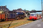 41 1144 fährt mit einem Güterzug aus Oebisfelde in Haldensleben ein. Rechts steht 171 026 nach Weferlingen. (06.1979) <i>Foto: Dr. Uwe Knoblauch</i>