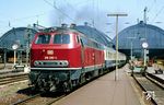 218 295 dieselt mit D 701 (Dortmund - Freudenstadt) aus Karlsruhe Hbf. (02.08.1986) <i>Foto: Wolfgang Bügel</i>