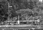 99 1582 setzt in Wolkenstein um. Die Gleise im Vordergrund gehören zur normalspurigen Bahnstrecke Annaberg-Buchholz – Flöha. (04.06.1983) <i>Foto: Joachim Schmidt</i>