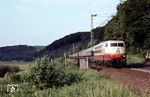 Die letzte Serien-103 mit D 875 (Hamburg-Altona - Hannover - Frankfurt(M) - Heidelberg - Karlsruhe) nördlich von Salzderhelden. (29.05.1981) <i>Foto: Prof. Dr. Willi Hager</i>