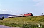 220 068 mit dem letzten V200-bespannten E 2873 (Flensburg - Kreiensen) bei Neuekrug-Hahausen. (30.05.1981) <i>Foto: Prof. Dr. Willi Hager</i>