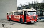 HHA Wagen 5000 (Typ Büssing 6000 T, Baujahr 1954) im Betriebshof Schützenhof. Bis 1958 lief der Bus unter der Nummer 196. (09.1960) <i>Foto: Uwe Jens Jansen</i>
