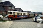T 27 verlässt mit ihrem Zug nach Hörnum den Bahnhof Westerland. (08.1963) <i>Foto: Uwe Jens Jansen</i>