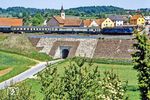 118 047 mit einem Schnellzug nach Regensburg auf dem Damm in Endorf. (1983) <i>Foto: Karsten Risch</i>