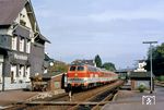 Die Hagener 218 140 mit CB 6415 nach Gummersbach im Bahnhof Marienheide. (24.09.1986) <i>Foto: Joachim Bügel</i>