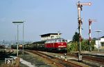 V 160 003 erreicht mit Sonderzug N 25810 aus Schee den Bahnhof Wuppertal-Wichlinghausen. Offiziell war die Strecke aus Hattingen bereits 1984 stillgelegt worden, konnte aber im Abschnitt Schee - Wichlinghausen von Sonderzügen noch sporadisch befahren werden. (28.09.1986) <i>Foto: Joachim Bügel</i>