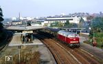 Sonderzug N 25812 anlässlich des 100-jährigen Jubiläums des Bahnhofs Schee mit V 160 003 im damals noch intakten Bahnhof Wuppertal-Wichlinghausen. Heute ist hier die komplette Bahninfrastruktur verschwunden. (28.09.1986) <i>Foto: Joachim Bügel</i>