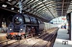 Die kohlegefeuerte 01 1506 steht vor D 671 nach Dresden im Berliner Ostbahnhof. (07.08.1976) <i>Foto: Dr. Uwe Knoblauch</i>