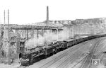 38 3602 und 38 2655 (beide vom Bw Wuppertal-Langerfeld) mit dem Vorzug zu E 112 nach Koblenz vor den Industrieanlagen der Bayer-Werke in Wuppertal-Zoo.  (26.03.1937) <i>Foto: DLA Darmstadt (Bellingrodt)</i>