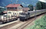 E 69 02 mit einem Personenzug aus Oberammergau in Grafenaschau. (07.1965) <i>Foto: Uwe Jens Jansen</i>