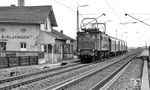 117 112 mit N 4011 (Ulm - Augsburg) im Haltepunkt Burlafingen, der 1987 aufgelassen wurde. (02.1977) <i>Foto: Burkhard Wollny</i>