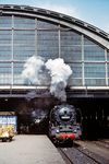 Ausfahrt des D 673 nach Dresden mit 01 2050 in Berlin Ostbahnhof. (08.08.1976) <i>Foto: Dr. Uwe Knoblauch</i>