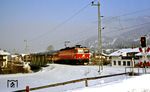 ÖBB 1044.084 macht sich mit E 687 in Mittenwald auf den Weg nach Innsbruck. (30.11.1986) <i>Foto: Joachim Bügel</i>