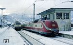 601 011 wartet als Dt 13484 nach Hamburg-Altona im Bahnhof Garmisch-Partenkirchen auf Weiterfahrt. (18.01.1987) <i>Foto: Joachim Bügel</i>