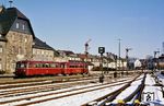 798 785 mit 998 730 fährt als Nt 6731 nach Westerburg aus Altenkirchen aus. (30.01.1987) <i>Foto: Wolfgang Bügel</i>