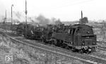 01 173 mit den weiteren Dampfloks der UEF 86 346 und 64 289 im Bw Crailsheim auf dem Weg ins Aw Braunschweig. (08.11.1975) <i>Foto: Burkhard Wollny</i>
