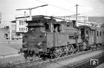 92 311 wurde 1921 in Dienst gestellt und stand bis 1965 im Dienst. Ihr (außerplanmäßiger) Einsatz als Rangierlok im Heidelberger Hauptbahnhof scheint am diesen Tag durch den Ausfall der E 69 begründet gewesen zu sein. (10.10.1959) <i>Foto: Helmut Röth</i>
