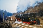 44 0286 (44 1286) als Schiebelok am Güterzug mit 44 0789 auf der Blankenheimer Rampe. (20.02.1980) <i>Foto: Dr. Uwe Knoblauch</i>