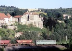 SNCF 25111 mit einem Güterzug vor der Kulisse von Schloss Jaulny in Lothringen. (20.07.1990) <i>Foto: Christoph Weinkopf</i>