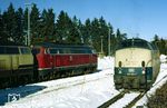 218 138 und 218 141 mit 221 124 im Bahnhof Winterberg. (01.02.1987) <i>Foto: Wolfgang Bügel</i>