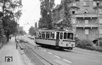 Tw 105 auf der „Zacke“, wie die Zahnradbahn zwischen den Stuttgarter Stadtteilen Heslach und Degerloch allgemein auch genannt wird. (29.08.1965) <i>Foto: Helmut Röth</i>