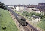 E 17 105 mit einem Touropa-Sonderzug an der Blockstelle Nockherberg zwischen München Hbf und Ost. (01.06.1958) <i>Foto: Carl Bellingrodt</i>