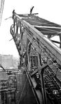 Die am 20. März 1945 durch die deutsche Wehrmacht gesprengte Rheinbrücke zwischen Mannheim und Ludwigshafen. (1946) <i>Foto: RBD Mainz, Slg. W. Löckel</i>