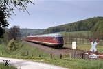 Ein 613	passiert eine Anrufschranke bei Bad Gandersheim.	 (06.05.1983) <i>Foto: Peter Schiffer</i>