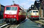 Nach vierjähriger Erprobung wurden 1984 insgesamt 60 Serienlokomotiven der Baureihe 120.1 zu einem Stückpreis von 5,5 Millionen D-Mark bestellt. Die Auslieferung der kompletten Serie dauerte noch bis Ende 1988. Die erste Serienlok war 120 103, die am 13. Januar 1987 von der Industrie im Bundesbahn-Ausbesserungswerk München-Freimann übergeben wurde. 120 102 war die erste Lok, die dem Aw Opladen Anfang März 1987 zur Erprobung zur Verfügung gestellt wurde.  (03.03.1987) <i>Foto: Joachim Bügel</i>