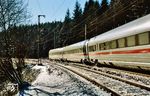 Ein 411 als ICE 1515 "Wetterstein" nach Garmisch-Partenkirchen) bei Steinbach/Wald. (01.2001) <i>Foto: Hans-Jürgen Müller</i>