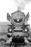 01 239 glänzt nach einer Hauptuntersuchung im Aw Frankfurt-Nied. Die Lok entstand erst im Juli 1941 aus dem Umbau der Vierzylindervariante 02 006. (08.03.1955) <i>Foto: Reinhold Palm</i>